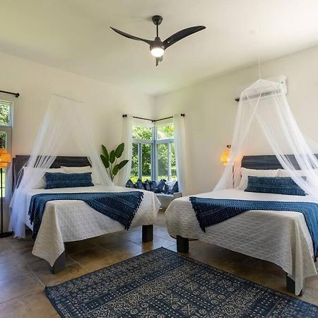 Ivy'S Cove Beach Side Condo - Luxury Villa Whitehouse 외부 사진
