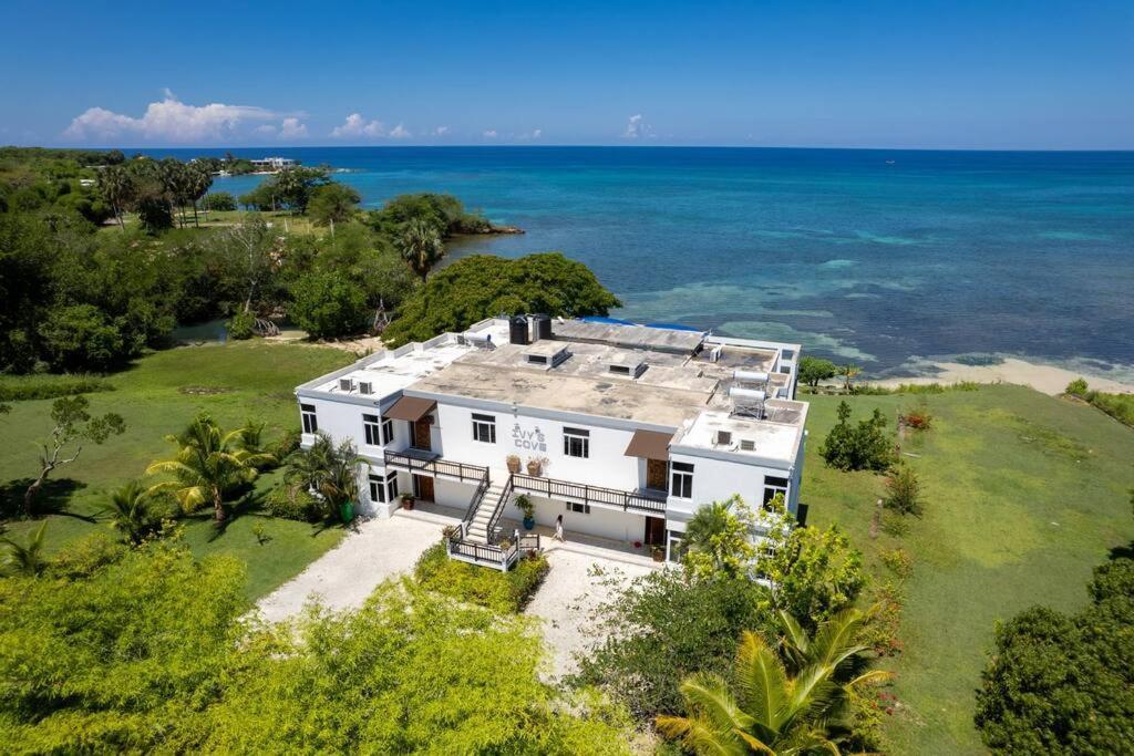Ivy'S Cove Beach Side Condo - Luxury Villa Whitehouse 외부 사진