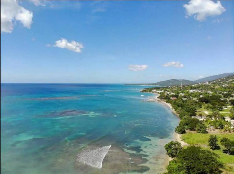 Ivy'S Cove Beach Side Condo - Luxury Villa Whitehouse 외부 사진