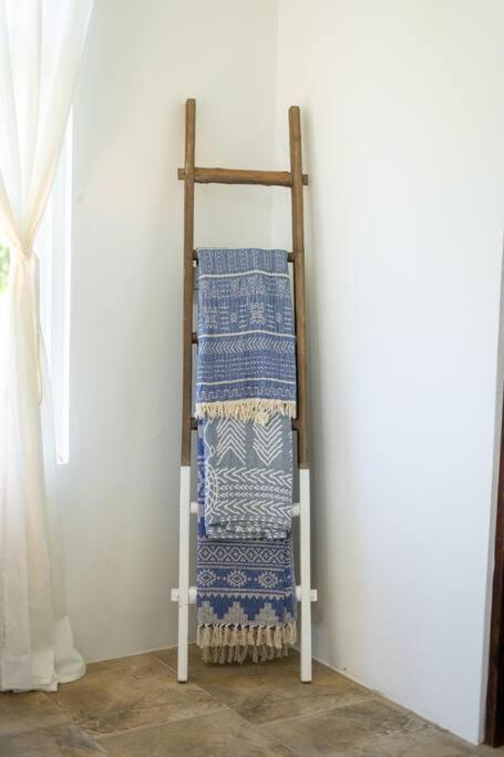 Ivy'S Cove Beach Side Condo - Luxury Villa Whitehouse 외부 사진
