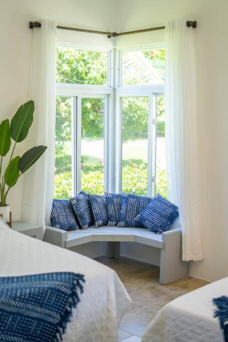 Ivy'S Cove Beach Side Condo - Luxury Villa Whitehouse 외부 사진