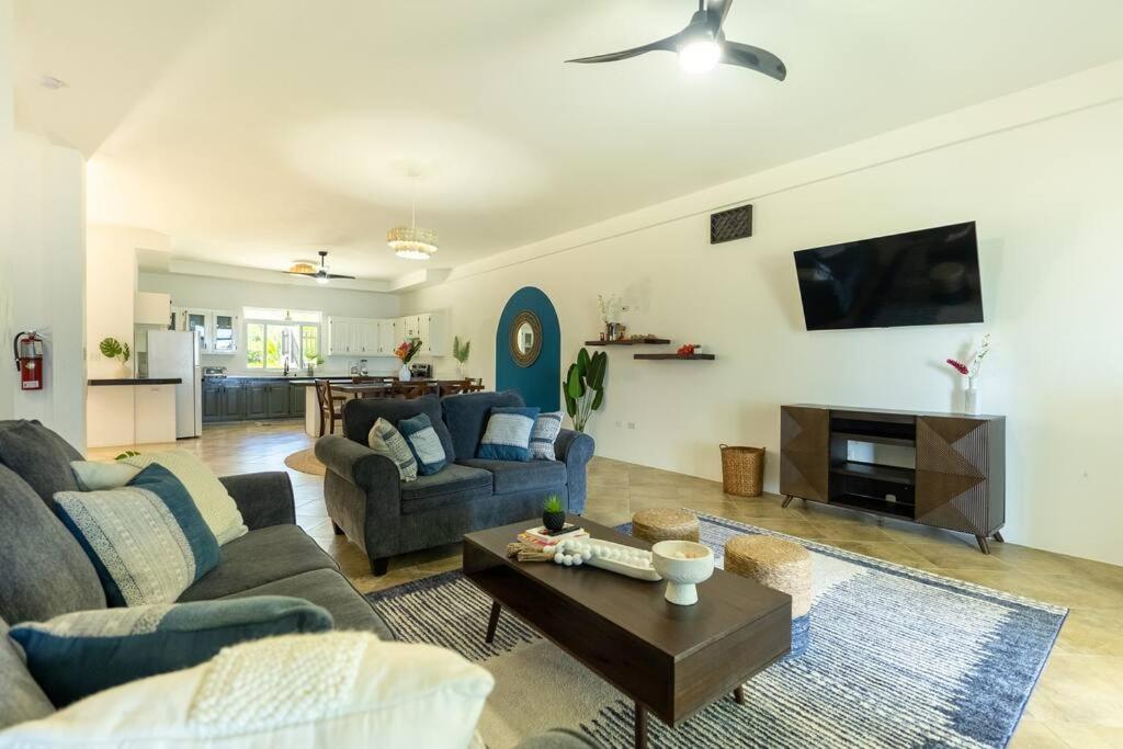 Ivy'S Cove Beach Side Condo - Luxury Villa Whitehouse 외부 사진