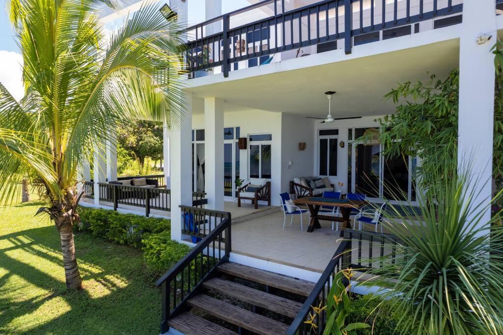 Ivy'S Cove Beach Side Condo - Luxury Villa Whitehouse 외부 사진