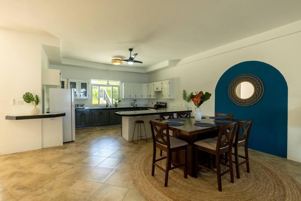 Ivy'S Cove Beach Side Condo - Luxury Villa Whitehouse 외부 사진