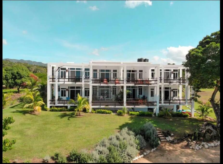 Ivy'S Cove Beach Side Condo - Luxury Villa Whitehouse 외부 사진