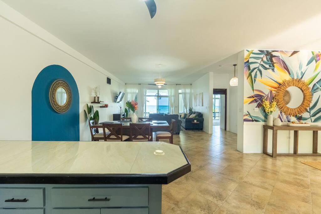 Ivy'S Cove Beach Side Condo - Luxury Villa Whitehouse 외부 사진
